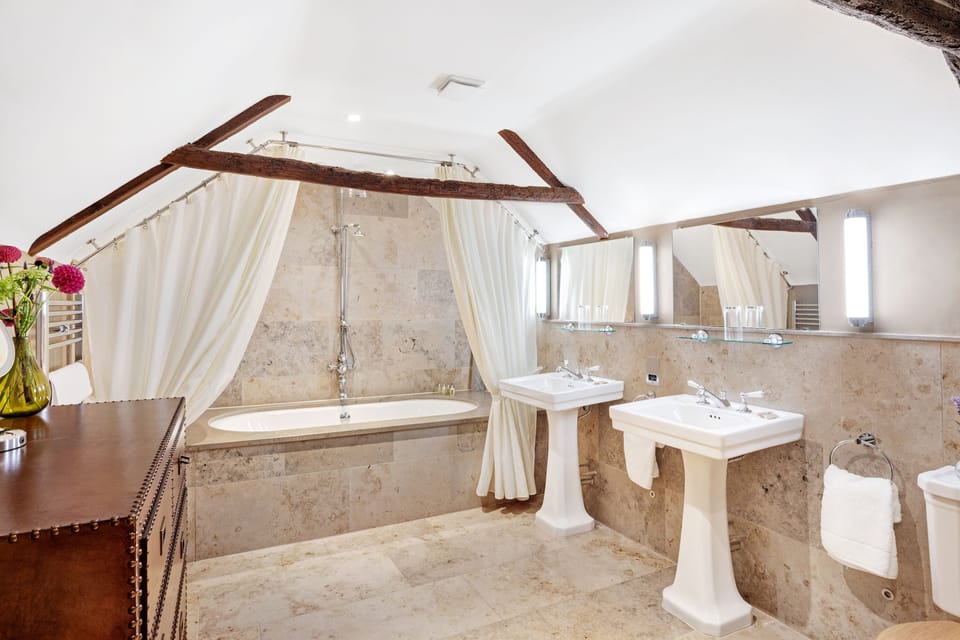 Deluxe House, Garden View | Bathroom | Rainfall showerhead, hair dryer, bathrobes, slippers