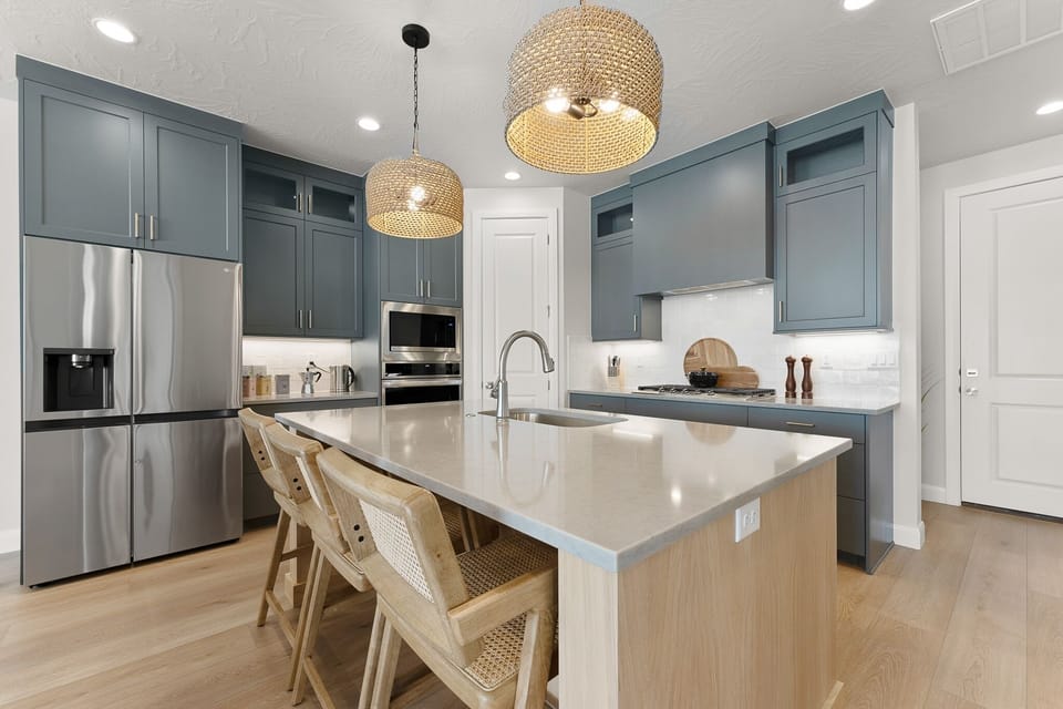 Townhome, 5 Bedrooms | Private kitchen | Fridge, oven, coffee/tea maker, electric kettle