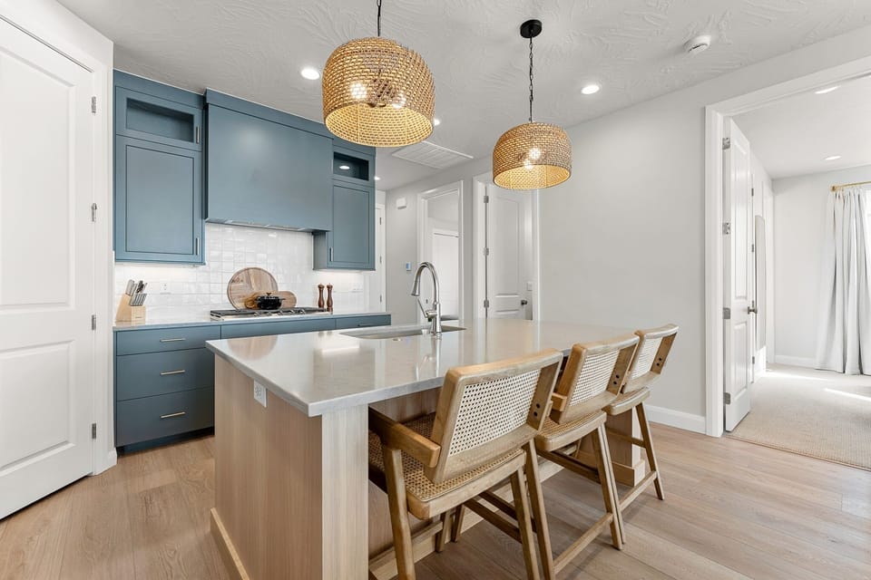 Townhome, 5 Bedrooms | Private kitchen | Fridge, oven, coffee/tea maker, electric kettle
