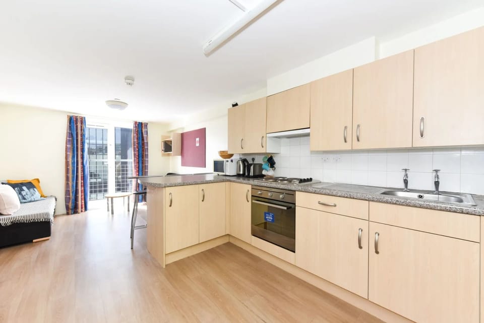 Single Room, Non Smoking | Shared kitchen