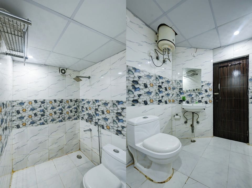 Superior Double Room, City View | Bathroom | Free toiletries, hair dryer (on request), towels, soap