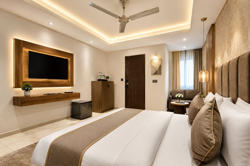 Superior Double Room, City View | Desk, laptop workspace, iron/ironing board, WiFi (free)