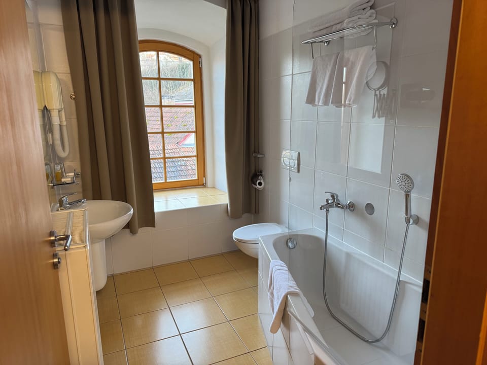 Deluxe Double Room, River View | Bathroom | Bathtub, free toiletries, hair dryer, towels