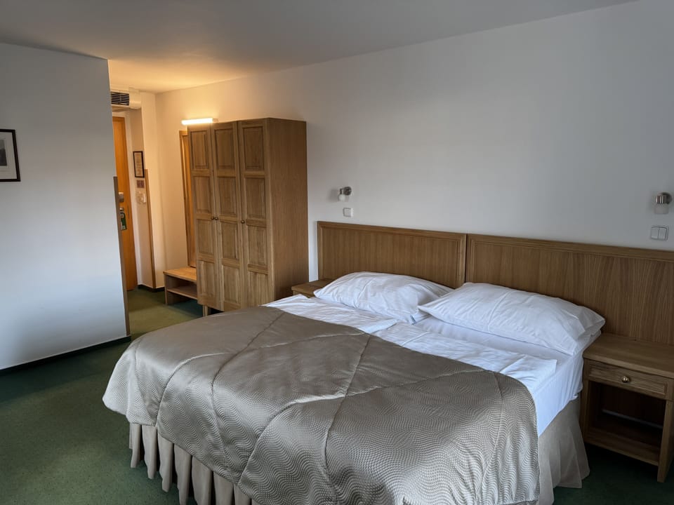Deluxe Double Room, River View | Hypo-allergenic bedding, Select Comfort beds, in-room safe, desk