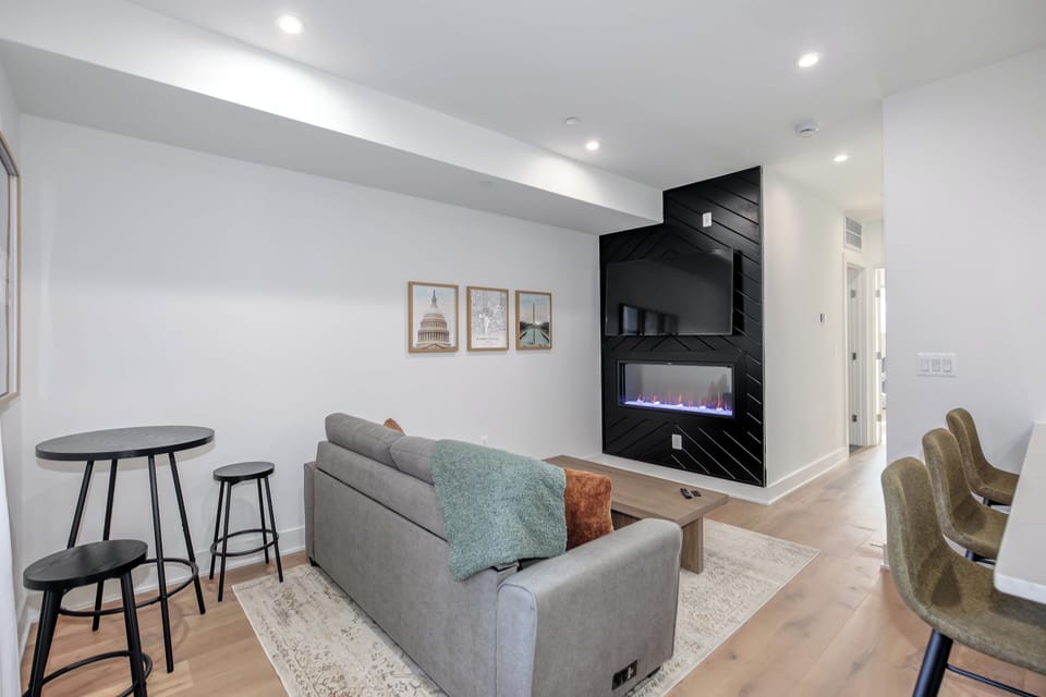 Apartment, 2 Bedrooms, Non Smoking, Private Bathroom | Living area