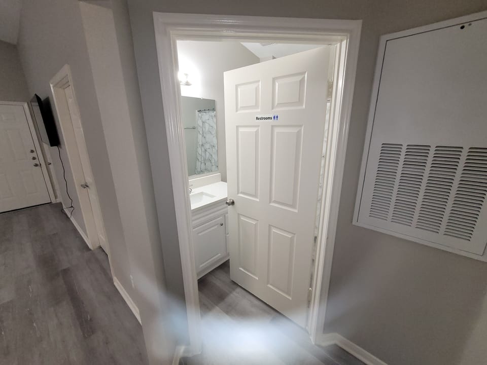 Combined shower/tub, towels, soap, toilet paper
