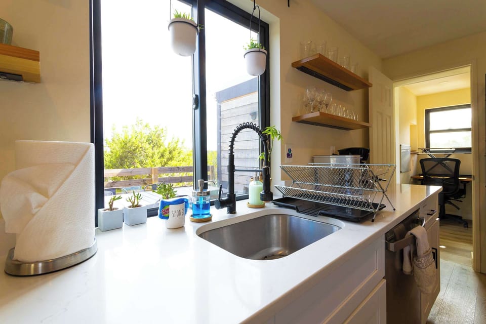 House, Multiple Beds, Patio, Garden View (Creator Cabin) | Private kitchen | Fridge, microwave, oven, stovetop