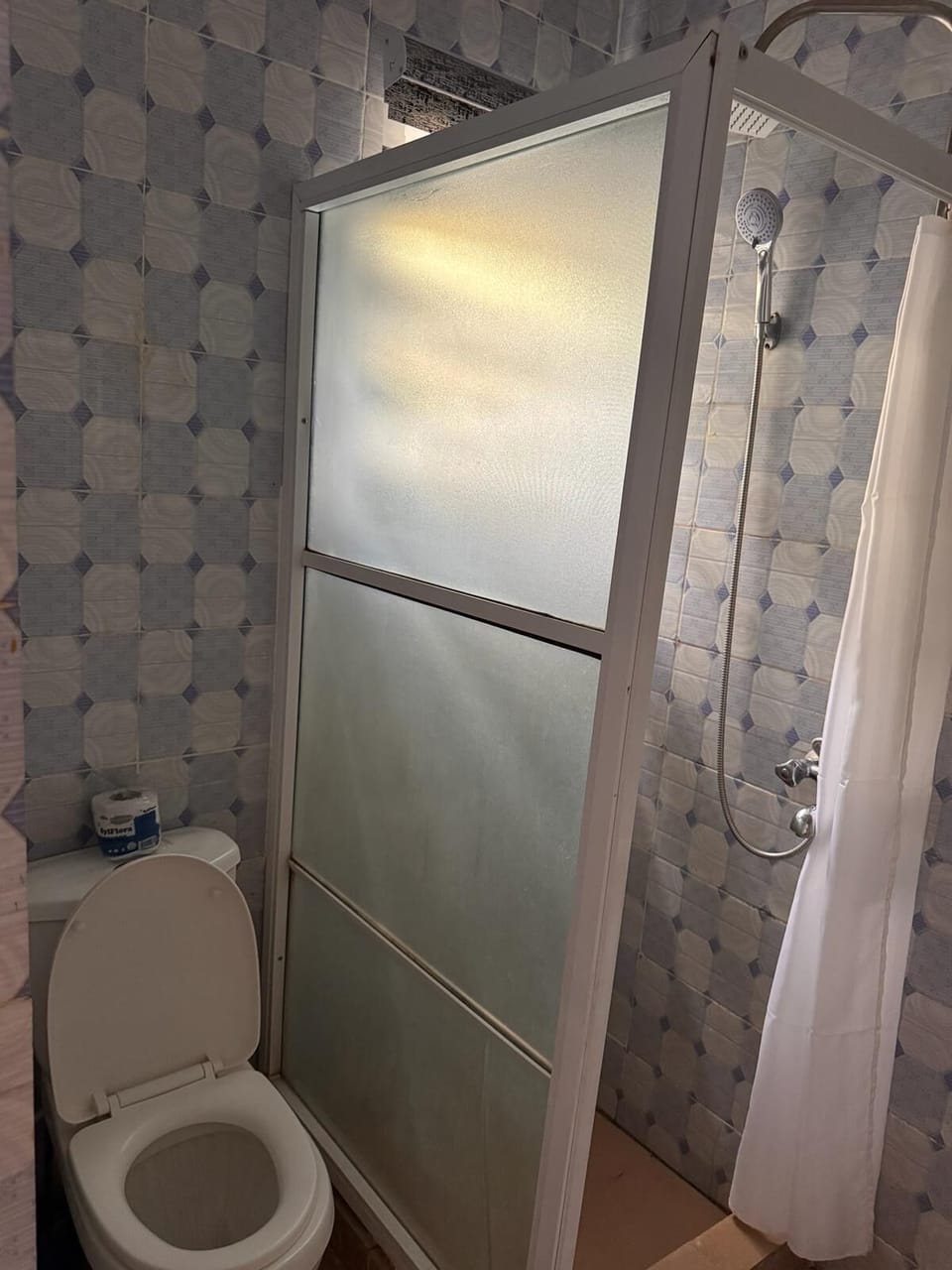 Deluxe Double Room | Bathroom | Shower, towels, soap, toilet paper
