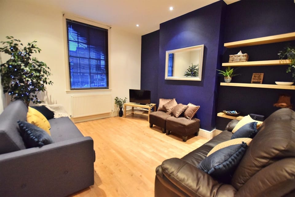 Premier House, 2 Bedrooms, 2 Bathrooms, City View | 2 bedrooms, blackout drapes, iron/ironing board, free WiFi