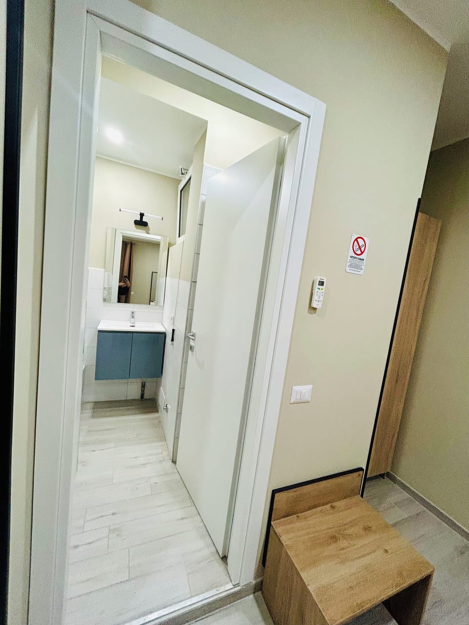 Comfort Room | In-room safe, desk, free WiFi