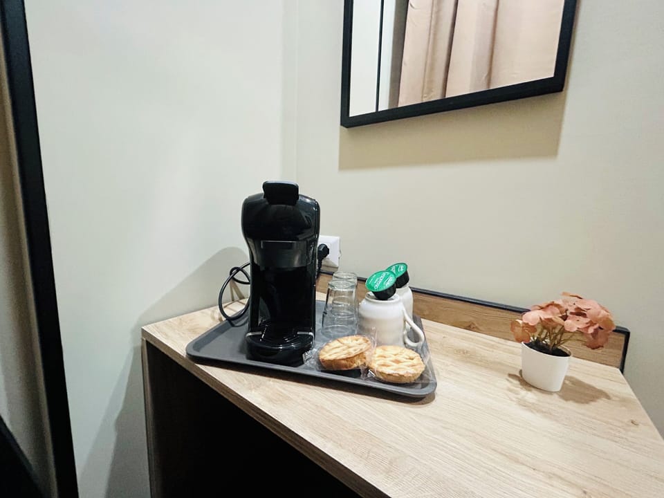 Comfort Room | In-room safe, desk, WiFi (free)