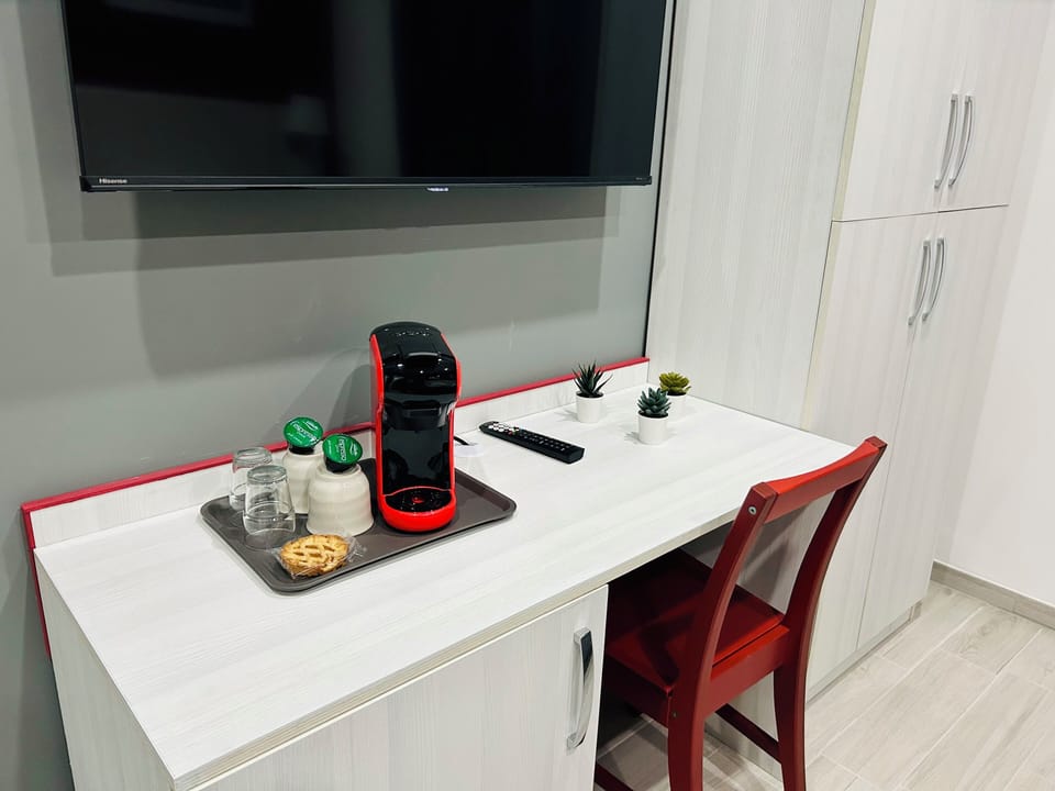 Deluxe Double or Twin Room | In-room safe, desk, WiFi (free)