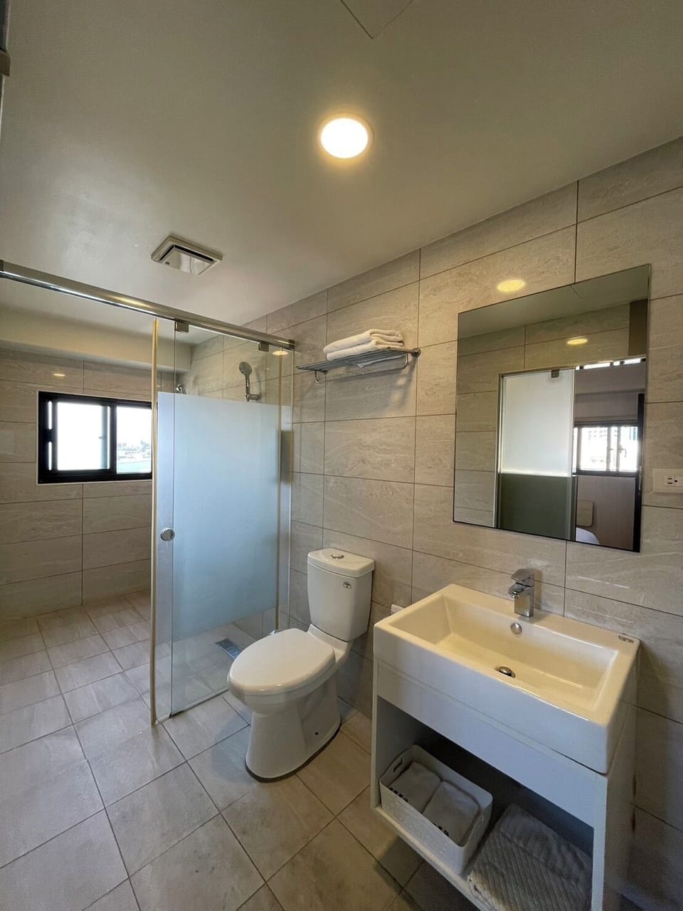 Standard Twin Room, Multiple Beds | Bathroom | Shower, hair dryer, slippers, towels
