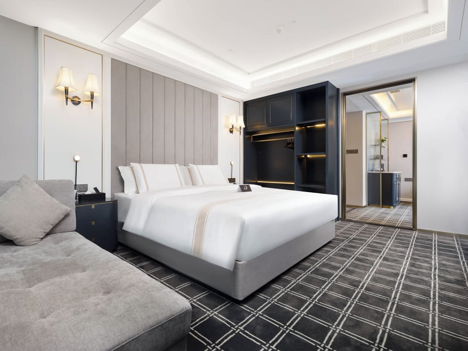 Luxury Suite, City View | Hypo-allergenic bedding, laptop workspace, free WiFi, bed sheets