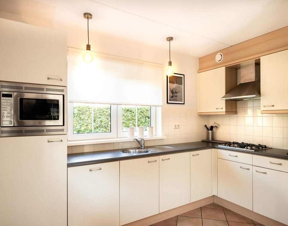 House | 4 bedrooms, iron/ironing board