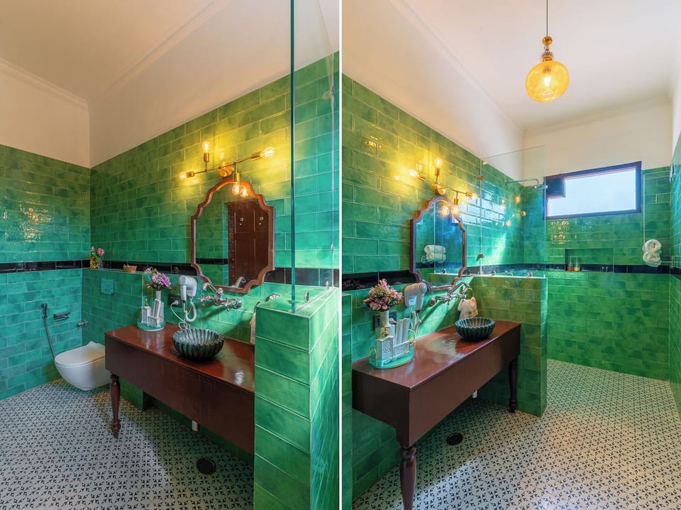 Premium Room | Bathroom | Shower, hair dryer, slippers, towels