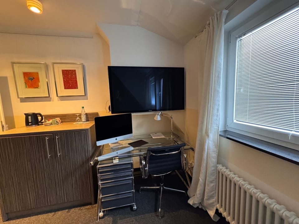 Single Room | Desk, laptop workspace, soundproofing, free WiFi