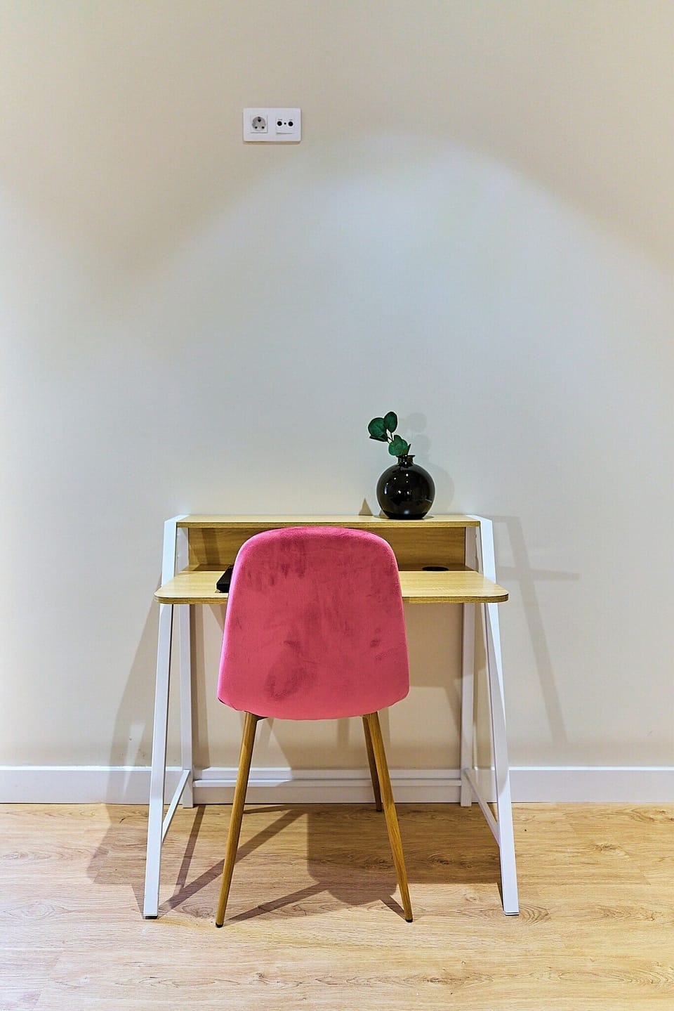 Superior Studio | Down comforters, desk, laptop workspace, free WiFi
