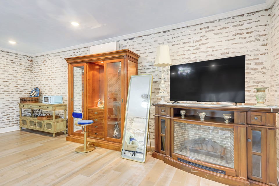 House (5 Bedrooms) | Interior