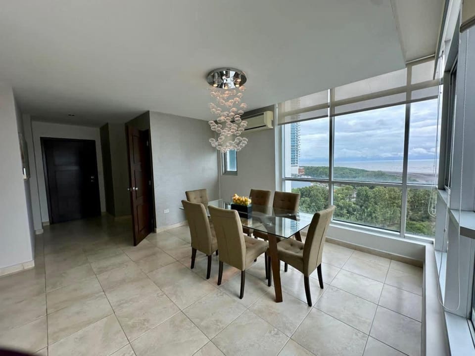 House | 1 bedroom, desk, high-speed internet