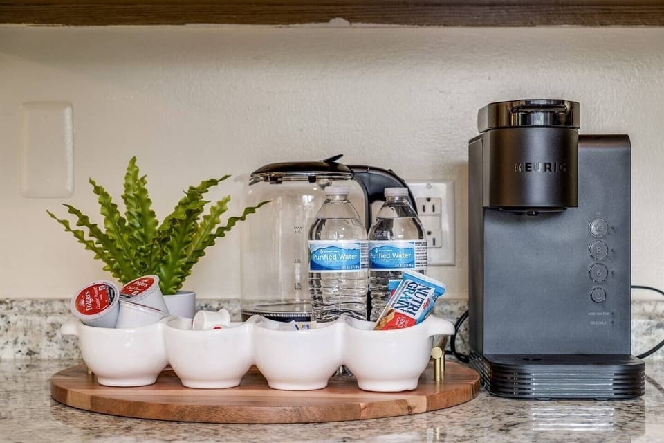 Apartment, 2 Bedrooms | Coffee and/or coffee maker