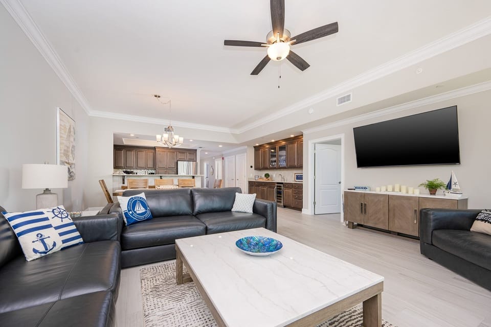 Condo, 3 Bedrooms | Living area