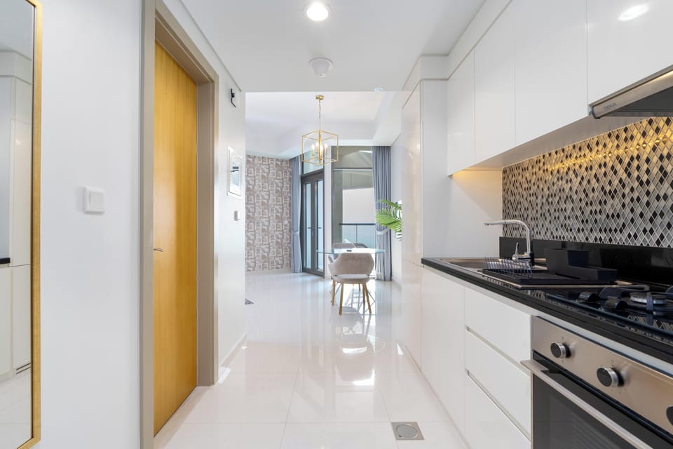 Luxury Studio Suite, City View | Private kitchen | Fridge, microwave, oven, stovetop