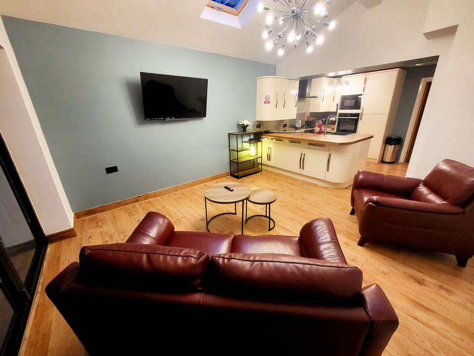 House, 3 Bedrooms, Kitchen | Living area | TV