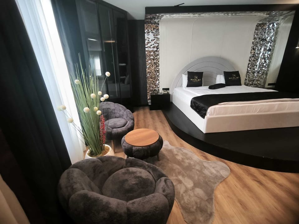 Premium Double Room, 1 King Bed, Non Smoking, City View | In-room safe, laptop workspace, blackout drapes, soundproofing