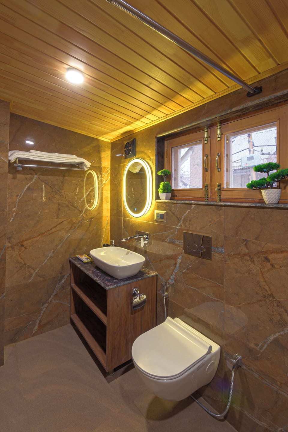 Deluxe Room, 1 Bedroom | Bathroom | Shower, slippers, towels, soap