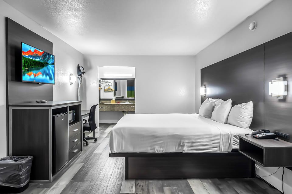 Memory foam beds, desk, laptop workspace, blackout drapes
