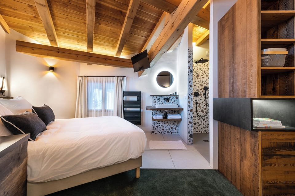 Deluxe Double Room, Mountain View | Premium bedding, free WiFi, bed sheets