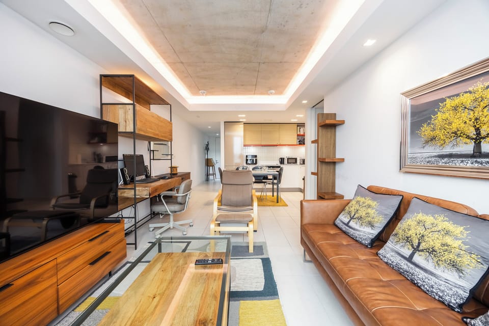 Executive Apartment, City View | Living area