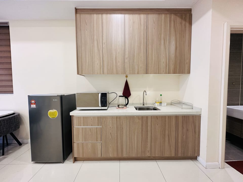 Duplex, City View | Private kitchenette | Electric kettle