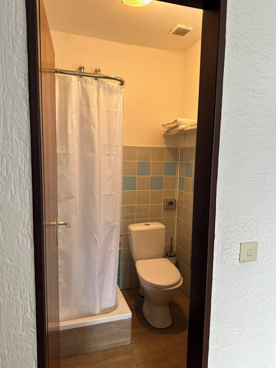 Standard Triple Room | Bathroom | Hair dryer, towels, soap, shampoo