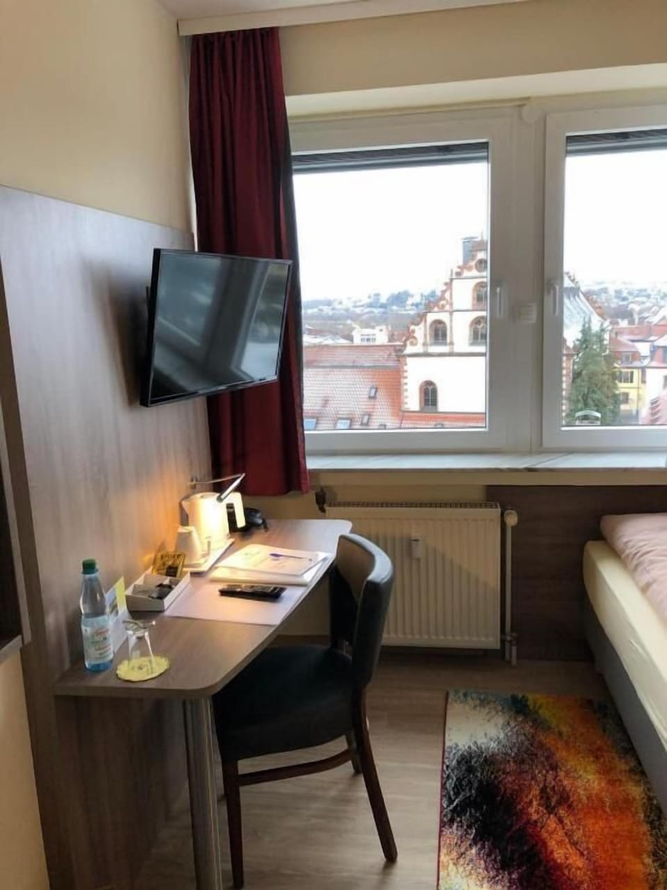 Single Room | Desk, laptop workspace, free WiFi