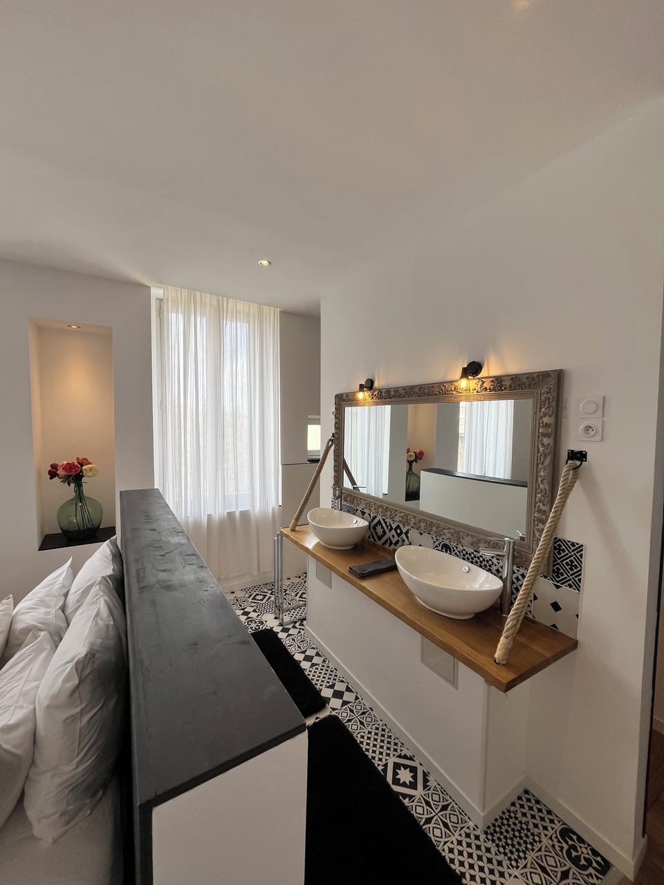 Premium Double Room, Courtyard View | Bathroom | Shower, rainfall showerhead, hair dryer, towels