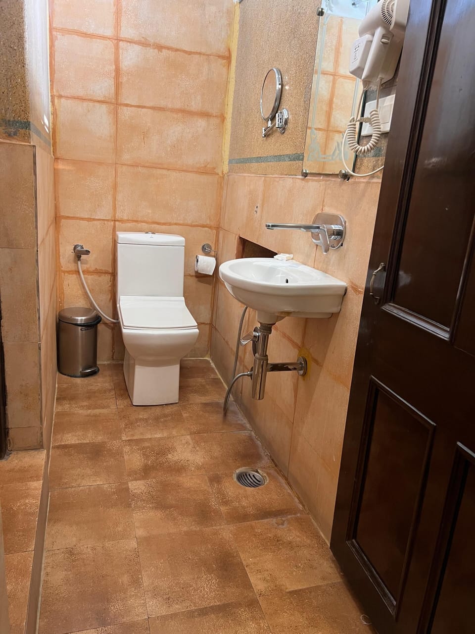 Family Suite, City View | Bathroom | Shower, free toiletries, towels, soap