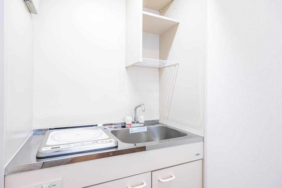 Deluxe Apartment, Balcony, City View | Private kitchen | Electric kettle, toaster