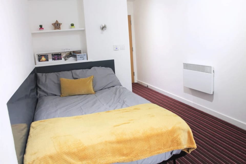 Single Room, Non Smoking | Blackout drapes, iron/ironing board, free WiFi