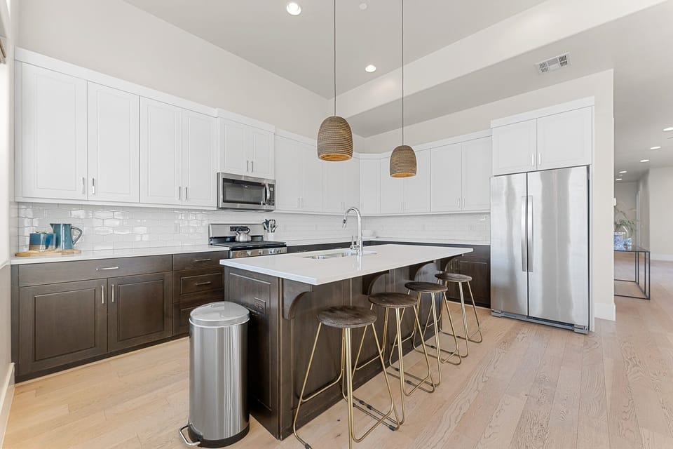Condo, 3 Bedrooms | Private kitchen | Fridge, oven, coffee/tea maker, toaster