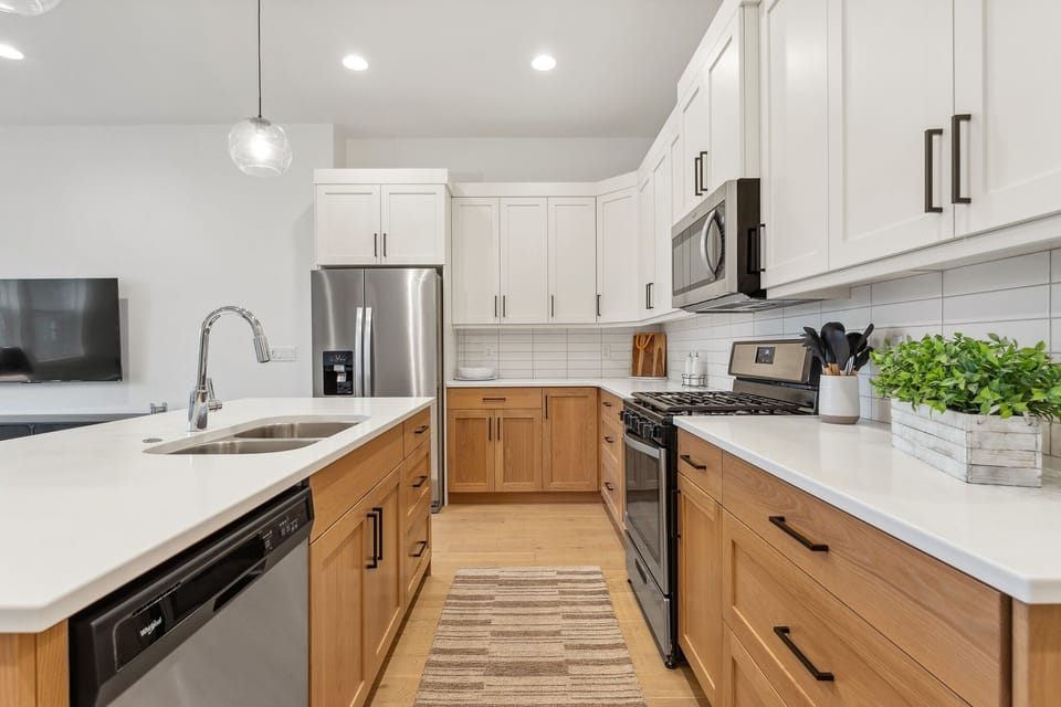 Townhome, 4 Bedrooms | Private kitchen | Fridge, oven, coffee/tea maker, toaster
