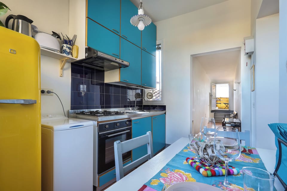 Apartment, City View | Private kitchen | Fridge, microwave, oven, stovetop