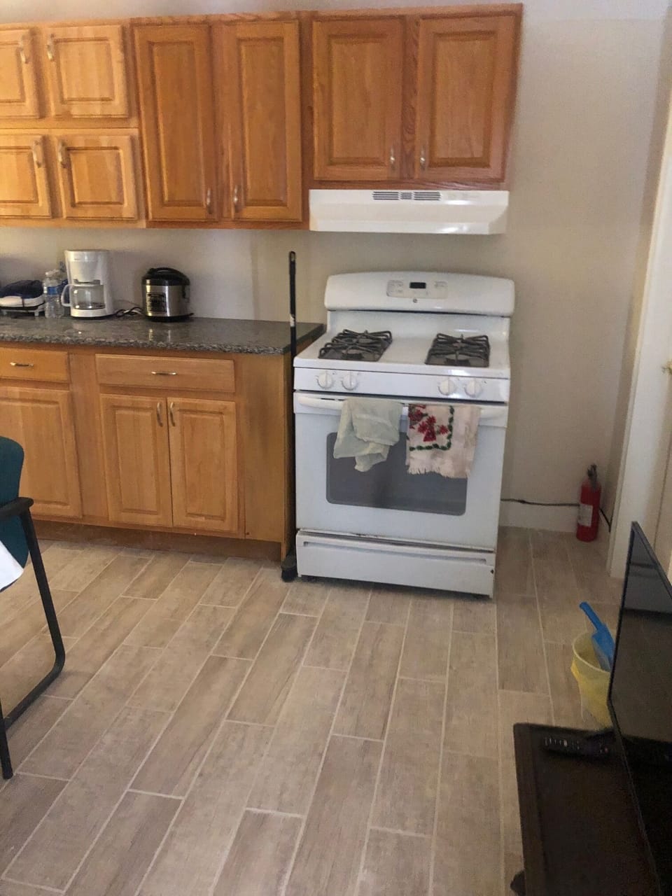Double or Twin Room | Private kitchen | Mini-fridge, microwave, cookware/dishes/utensils