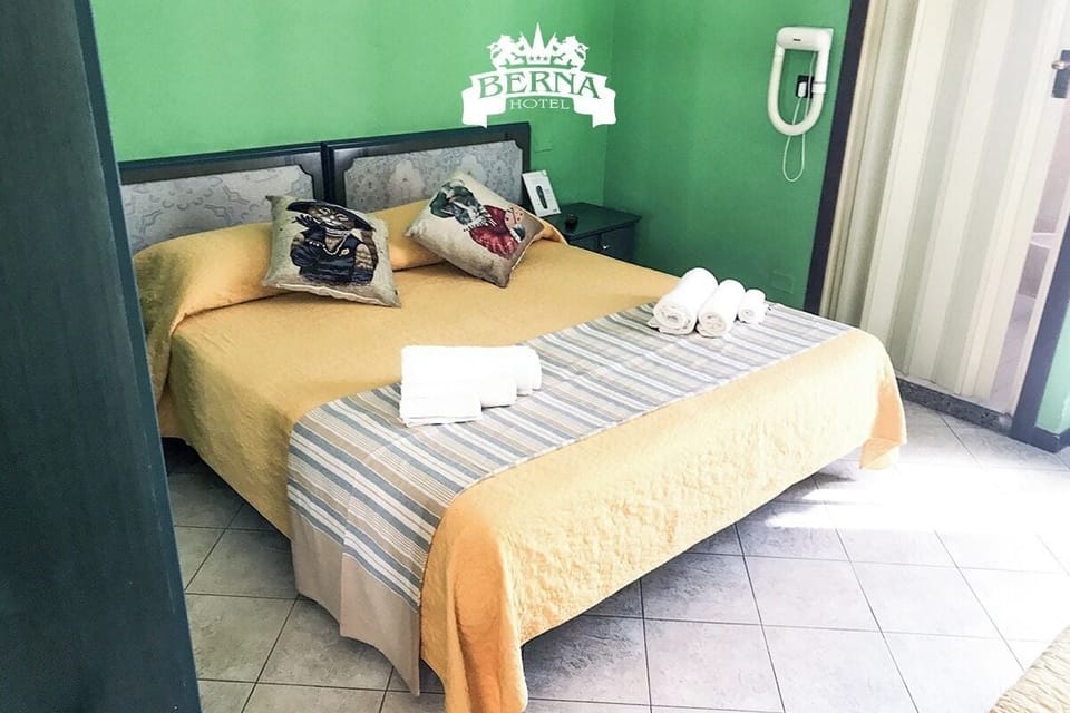Classic Room, Balcony | Desk, free WiFi
