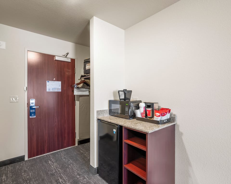 Desk, iron/ironing board, free WiFi, bed sheets