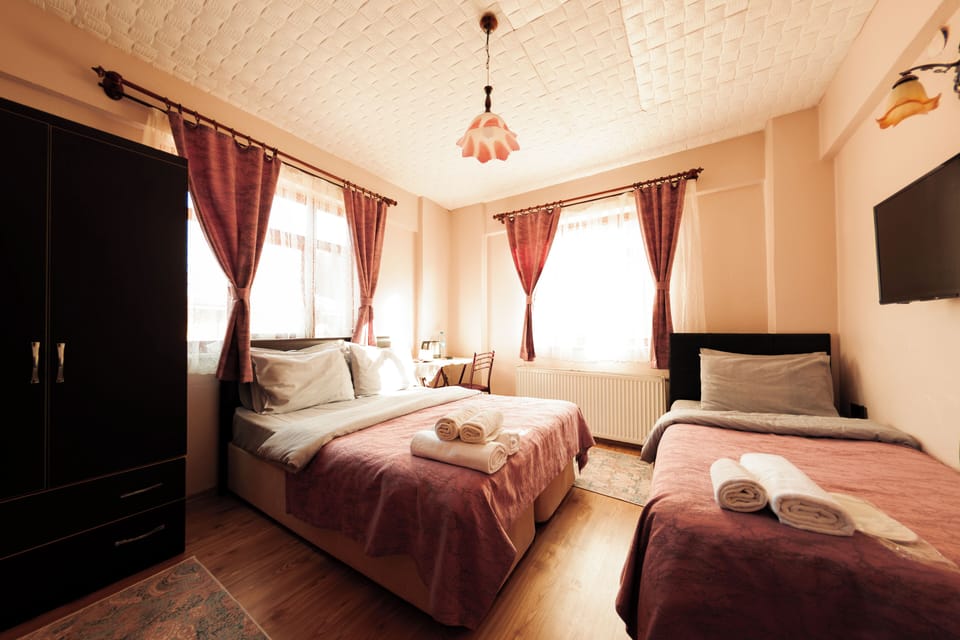 Standard Triple Room | Desk, laptop workspace, free WiFi