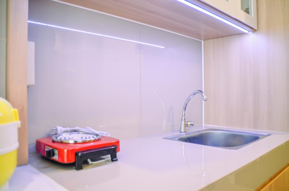Standard Studio, 1 Bedroom (Apartment) | Private kitchen | Fridge