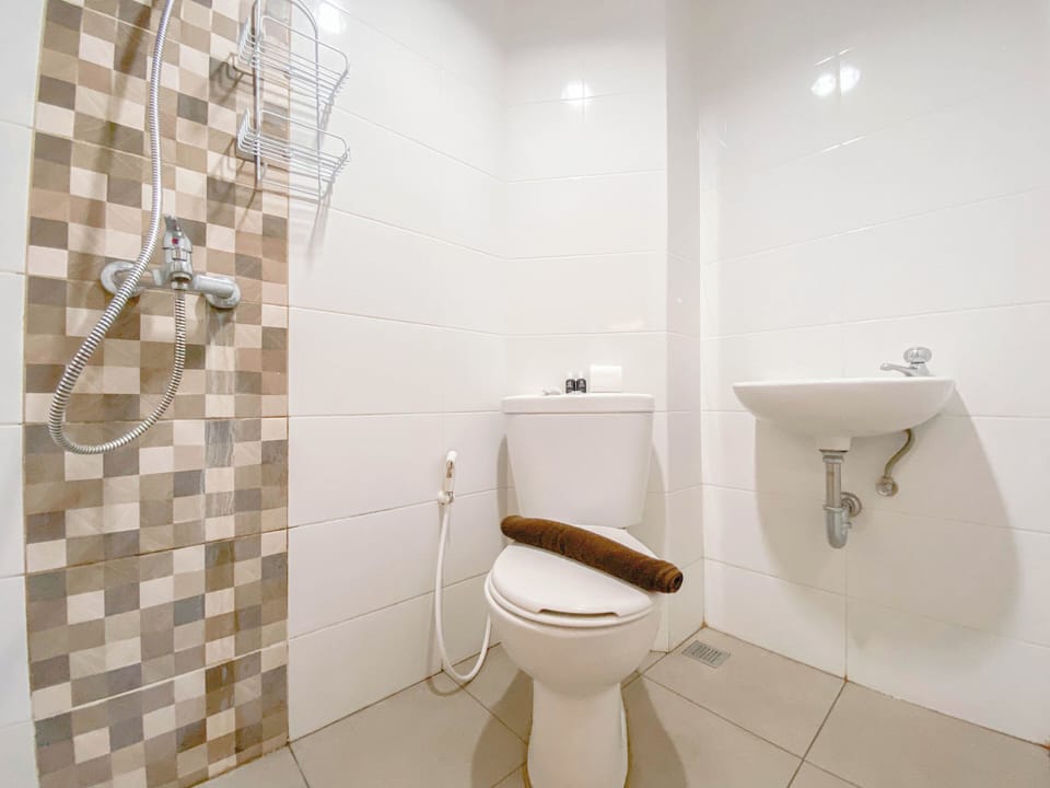 Standard Studio, 1 Bedroom (Apartment) | Bathroom | Shower, free toiletries, towels