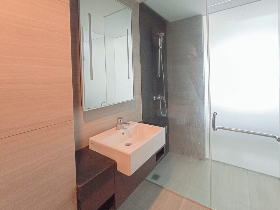 Standard Studio, 1 Bedroom (Apartment) | Bathroom | Shower, free toiletries, towels
